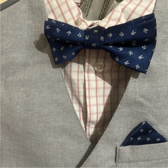 Kenneth Cole Gray Suit Set with Pink Shirt and Blue Accents - Picture 4 of 6